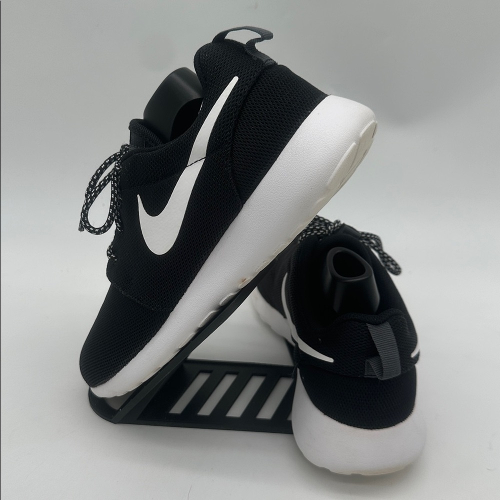 Nike Roshe One Black White Running Shoes Women’s Size 8.5 - Picture 4 of 13